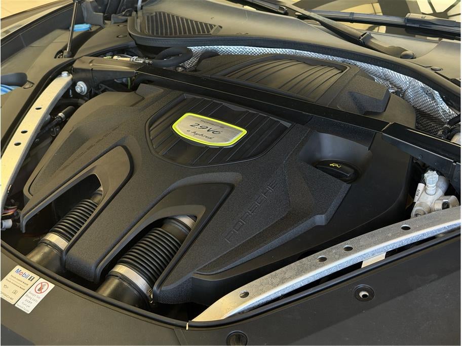 2018 Porsche Panamera 4 E-Hybrid Sedan 4D
