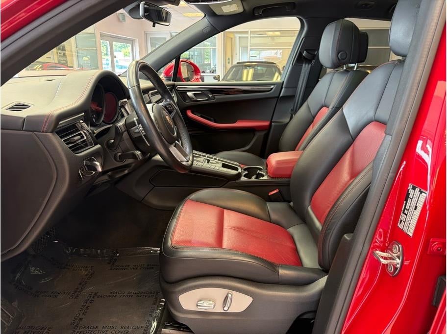 2019 Porsche Macan Sport Utility 4D