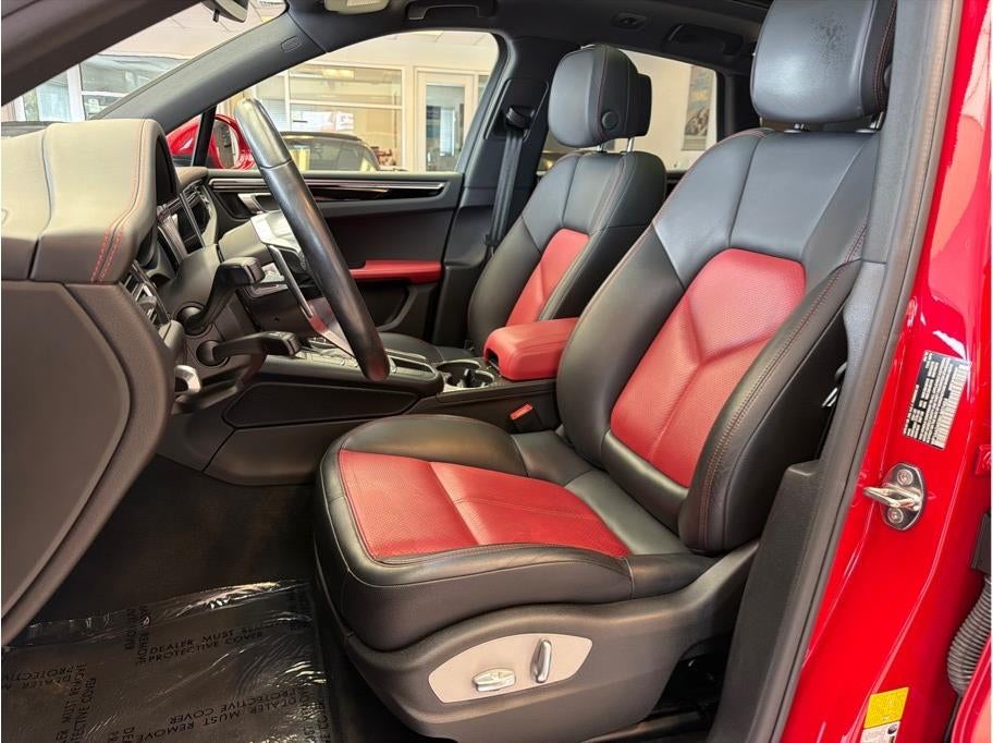 2019 Porsche Macan Sport Utility 4D
