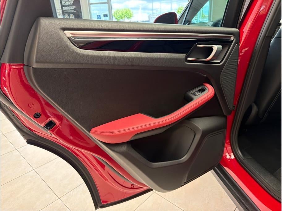 2019 Porsche Macan Sport Utility 4D