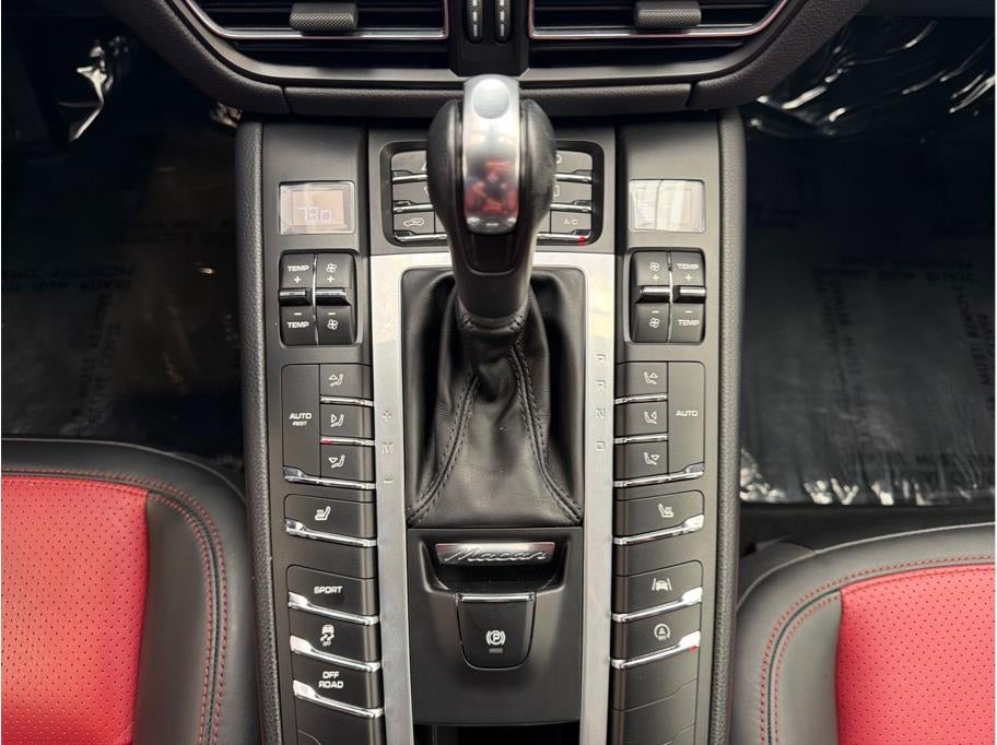 2019 Porsche Macan Sport Utility 4D