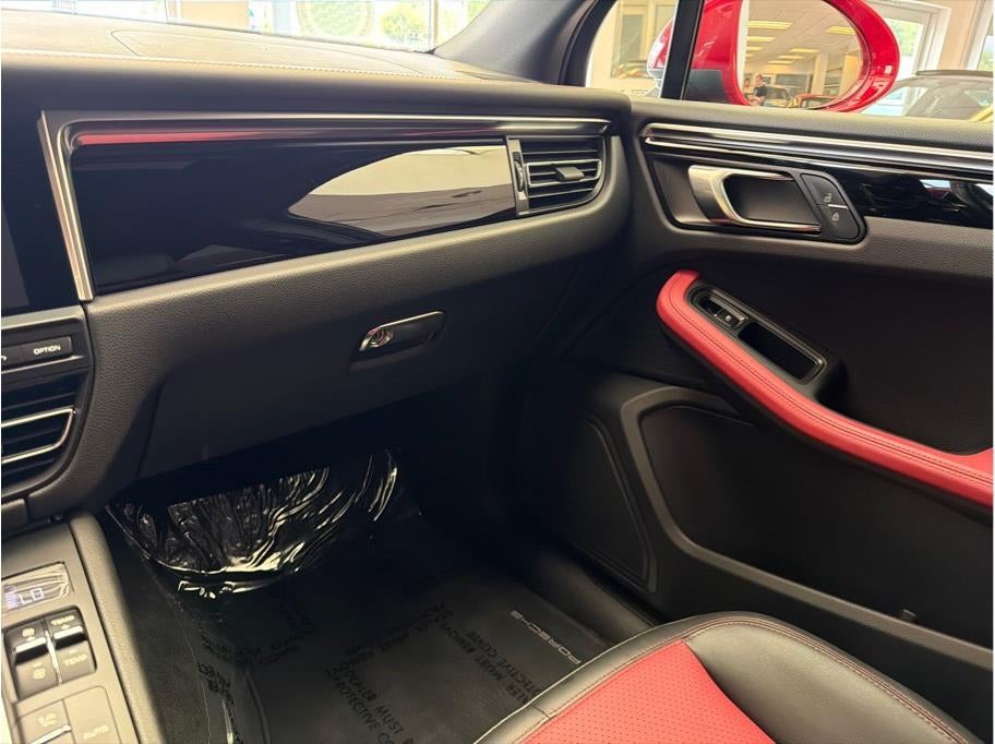 2019 Porsche Macan Sport Utility 4D