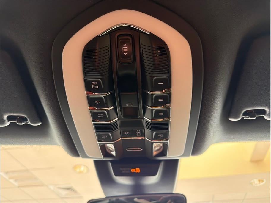 2019 Porsche Macan Sport Utility 4D