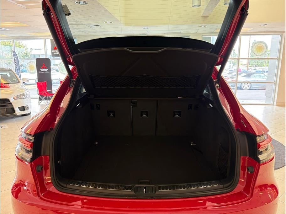 2019 Porsche Macan Sport Utility 4D