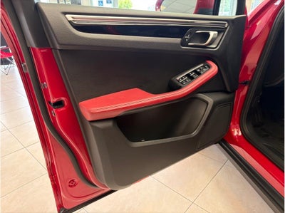 2019 Porsche Macan Sport Utility 4D