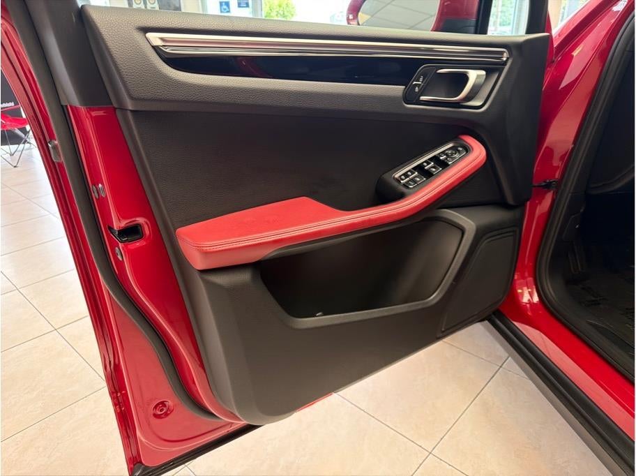 2019 Porsche Macan Sport Utility 4D