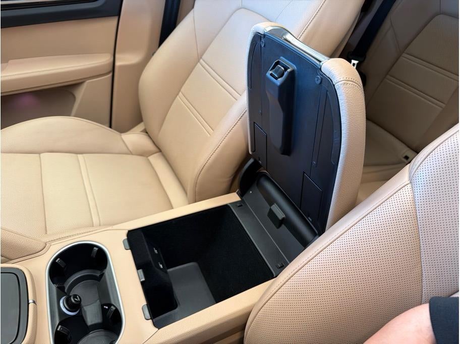 2022 Porsche Cayenne Platinum Edition Sport Utility 4D