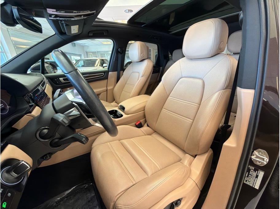 2022 Porsche Cayenne Platinum Edition Sport Utility 4D