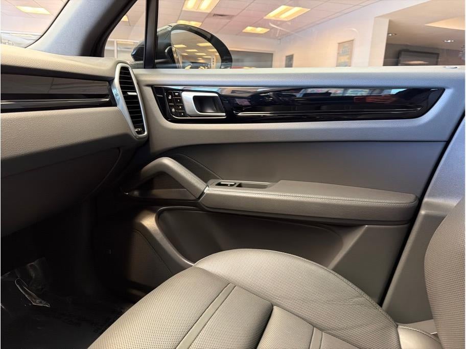 2021 Porsche Cayenne E-Hybrid Sport Utility 4D
