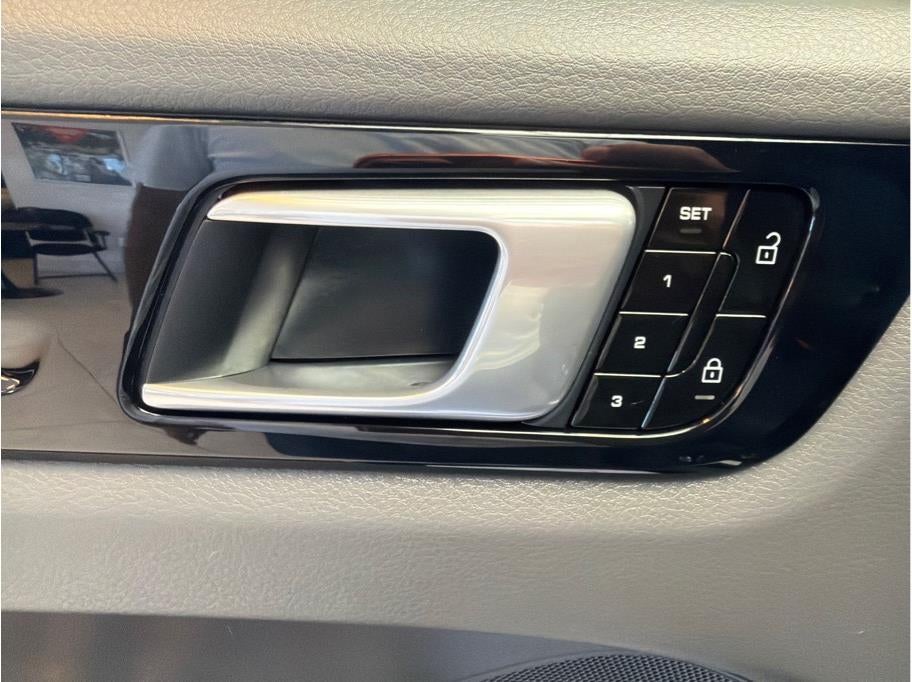 2021 Porsche Cayenne E-Hybrid Sport Utility 4D