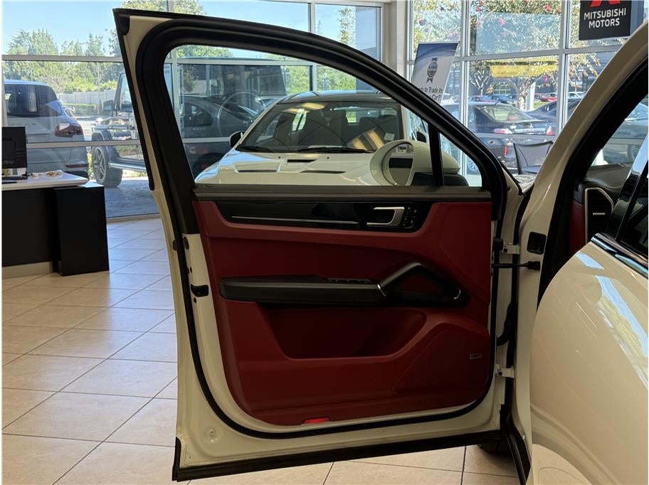 2022 Porsche Cayenne E-Hybrid Sport Utility 4D