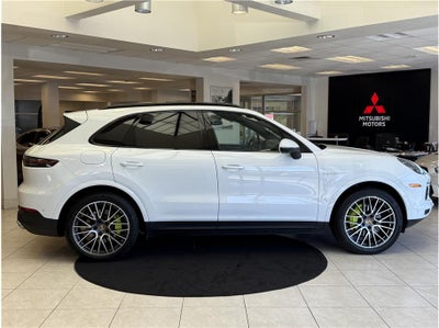 2022 Porsche Cayenne E-Hybrid Sport Utility 4D