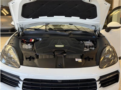 2022 Porsche Cayenne E-Hybrid Sport Utility 4D