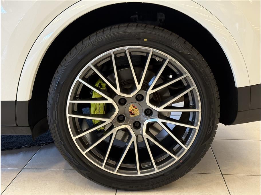 2022 Porsche Cayenne E-Hybrid Sport Utility 4D