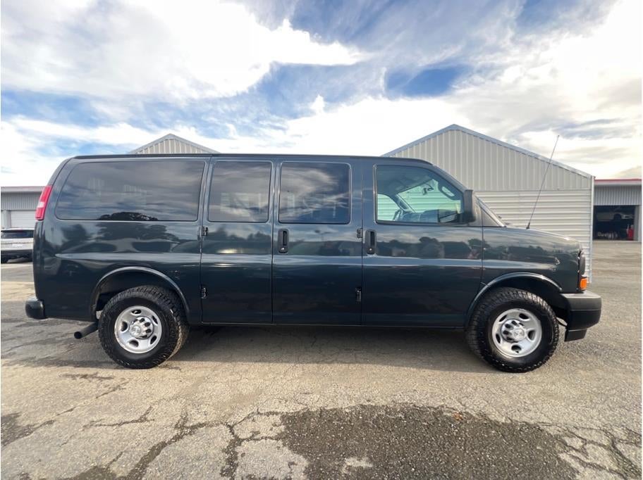 2017 Chevrolet Express 2500 Passenger LS Van 3D