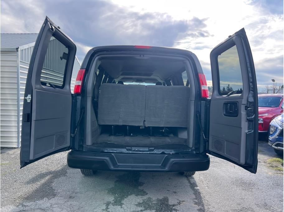 2017 Chevrolet Express 2500 Passenger LS Van 3D