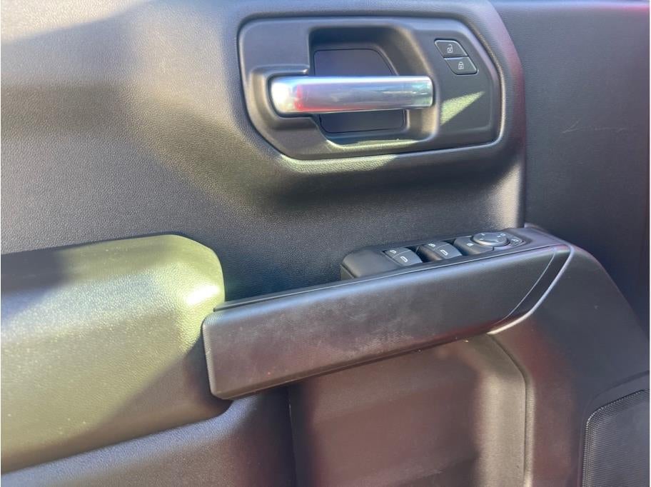 2021 Chevrolet Silverado 1500 Crew Cab Custom Pickup 4D 5 3/4 ft