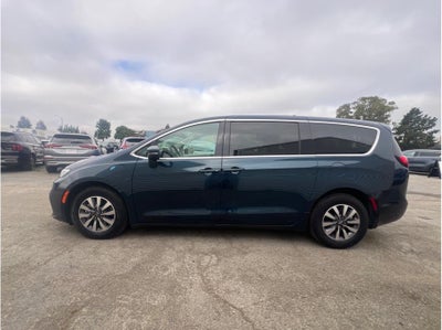 2023 Chrysler Pacifica Hybrid Touring L Van 4D