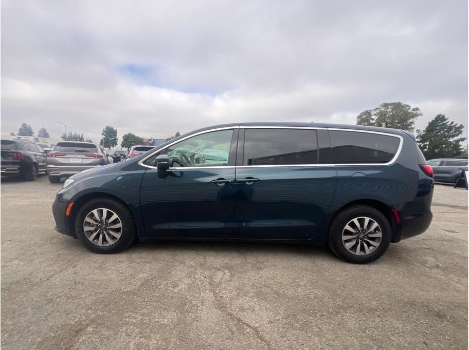 2023 Chrysler Pacifica Hybrid Touring L Van 4D