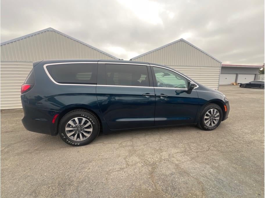2023 Chrysler Pacifica Hybrid Touring L Van 4D