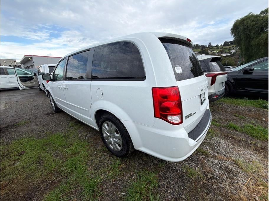 2017 Dodge Grand Caravan Passenger SE Minivan 4D