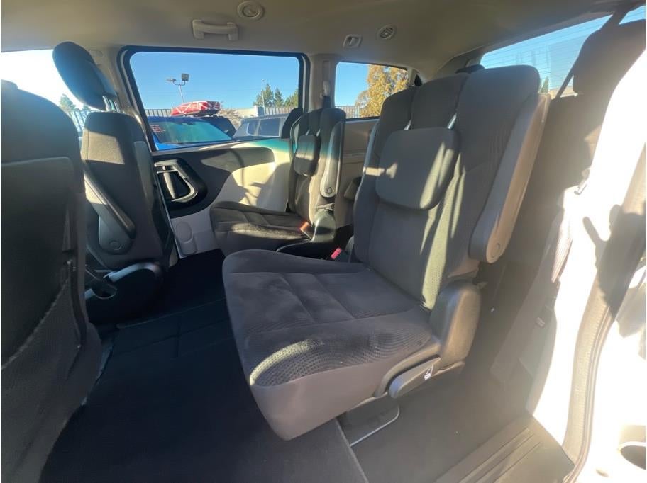 2017 Dodge Grand Caravan Passenger SE Minivan 4D