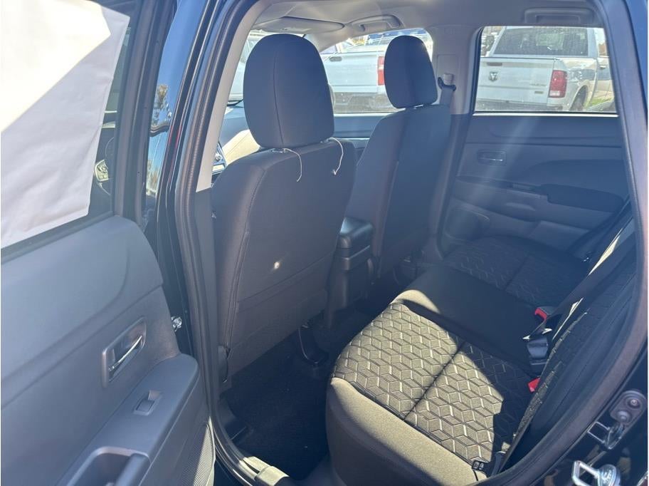 2027 Mitsubishi Outlander Sport ES