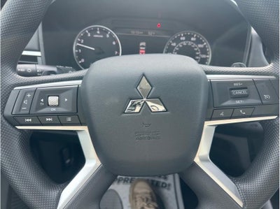 2026 Mitsubishi Outlander ES