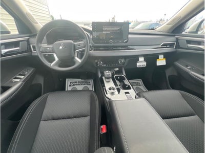 2026 Mitsubishi Outlander ES