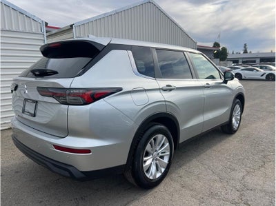 2026 Mitsubishi Outlander ES