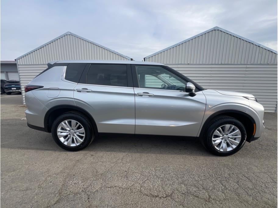 2026 Mitsubishi Outlander ES