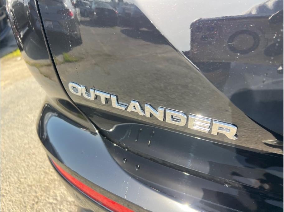 2026 Mitsubishi Outlander ES