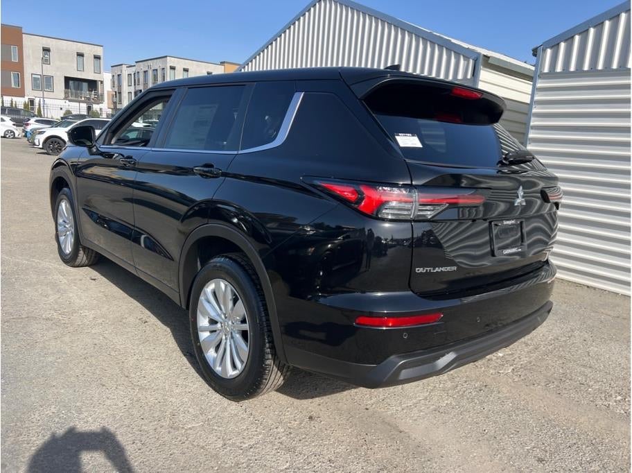 2026 Mitsubishi Outlander ES