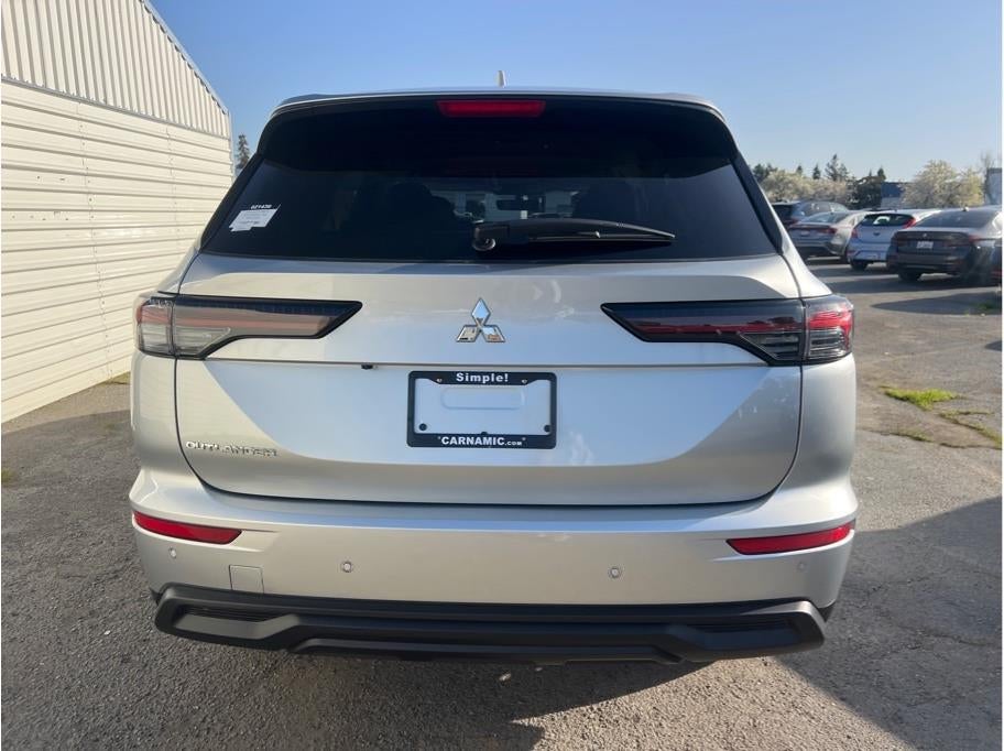 2026 Mitsubishi Outlander ES