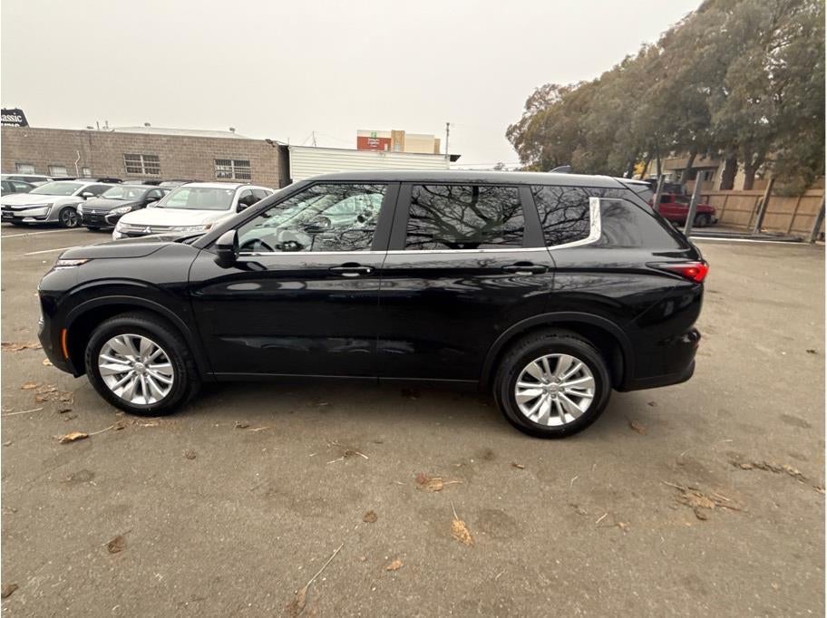 2026 Mitsubishi Outlander ES