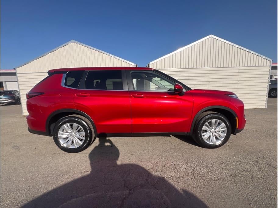 2026 Mitsubishi Outlander ES