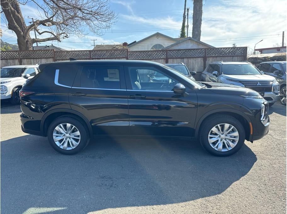 2026 Mitsubishi Outlander ES