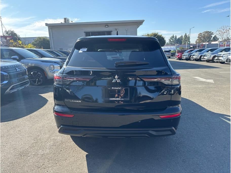 2026 Mitsubishi Outlander ES