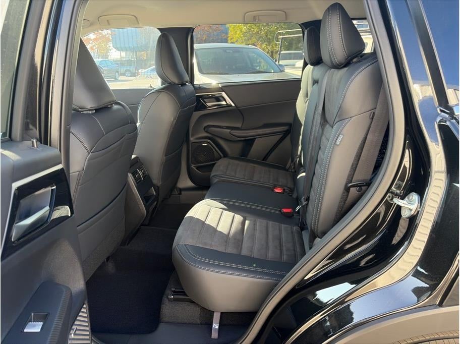 2025 Mitsubishi Outlander SE Sport Utility 4D