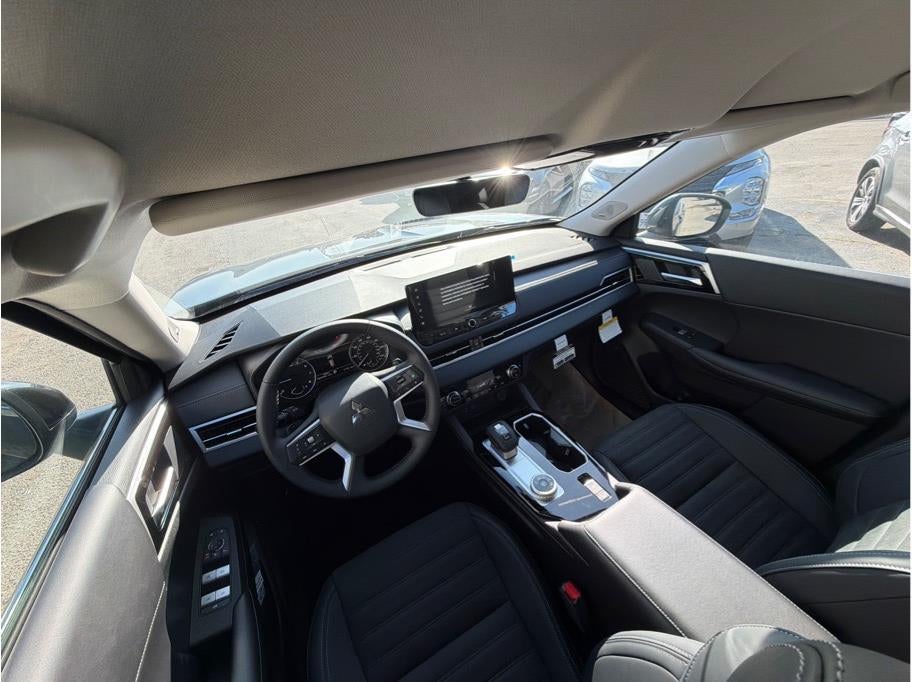 2025 Mitsubishi Outlander SE Sport Utility 4D