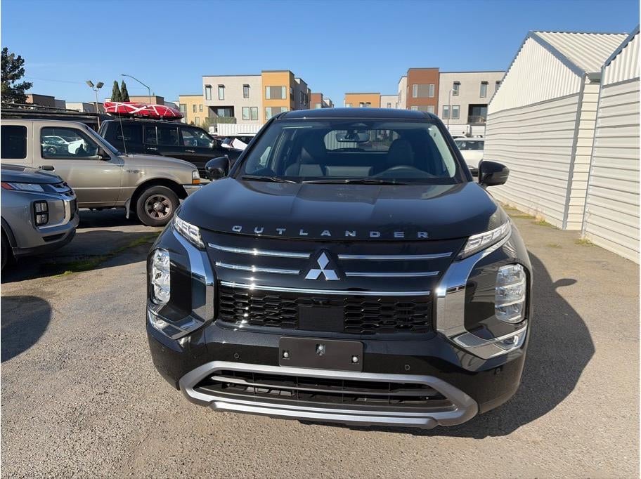 2025 Mitsubishi Outlander SE Sport Utility 4D