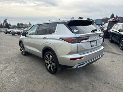 2026 Mitsubishi Outlander SE