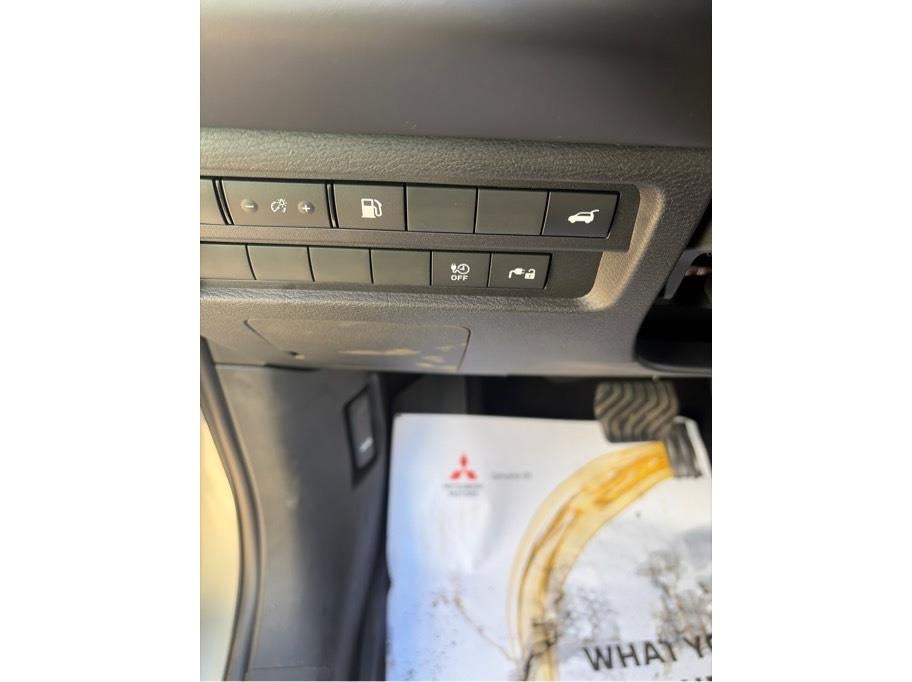 2025 Mitsubishi Outlander PHEV SE Tech Package