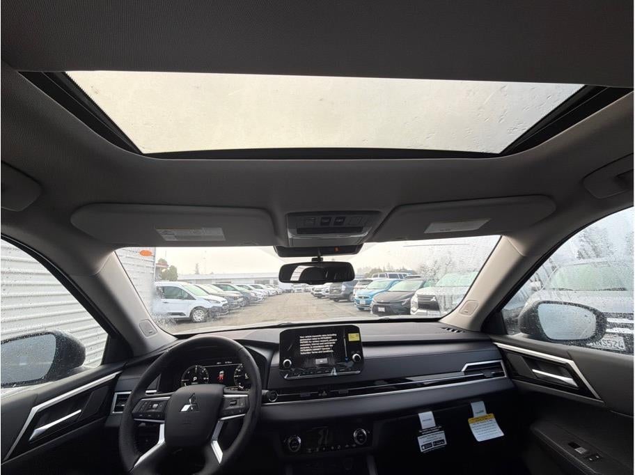 2025 Mitsubishi Outlander PHEV SE