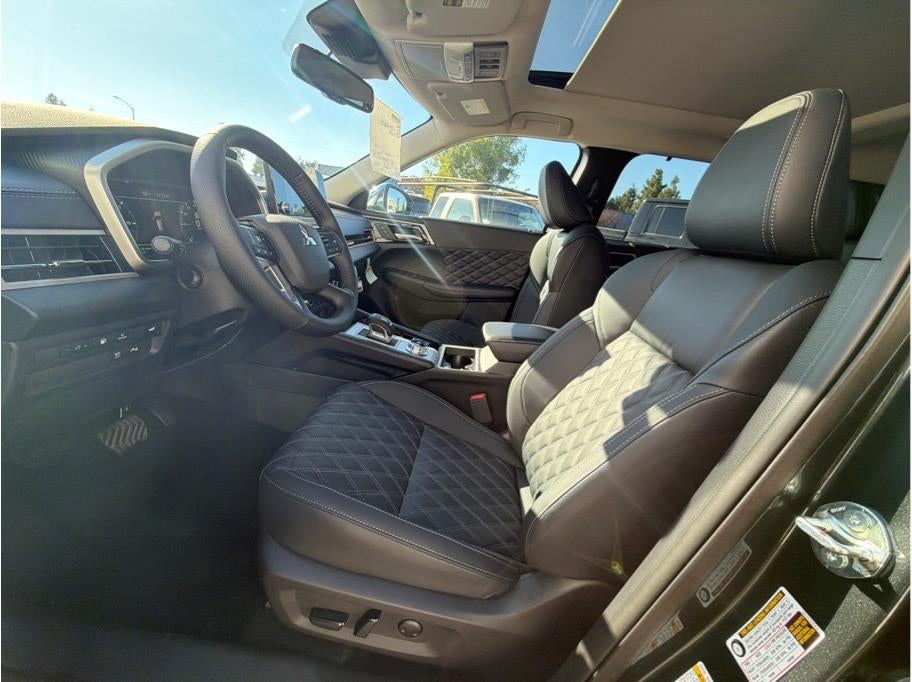 2025 Mitsubishi Outlander PHEV SEL