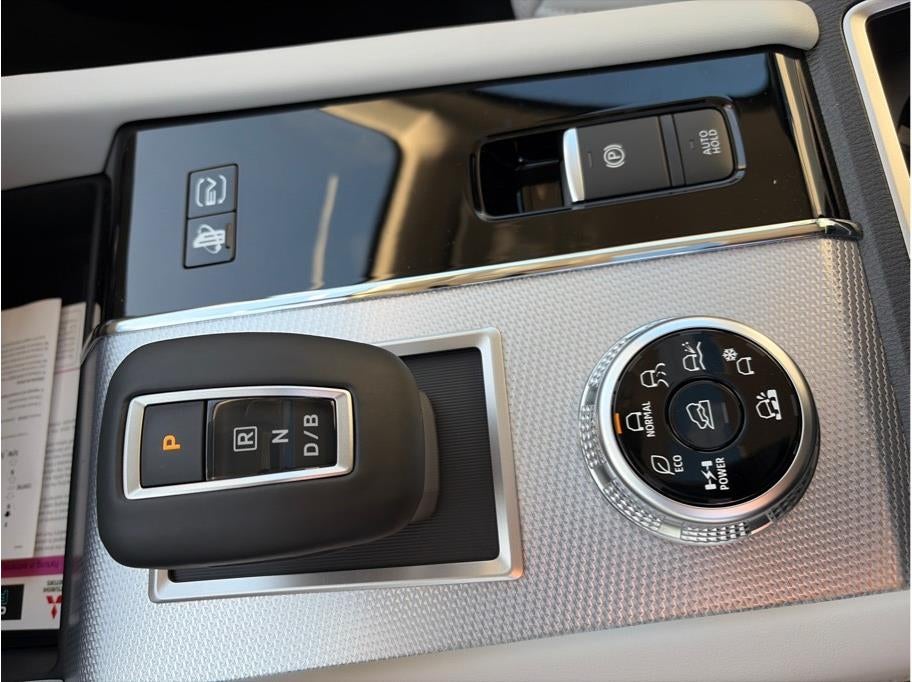 2025 Mitsubishi Outlander PHEV SEL