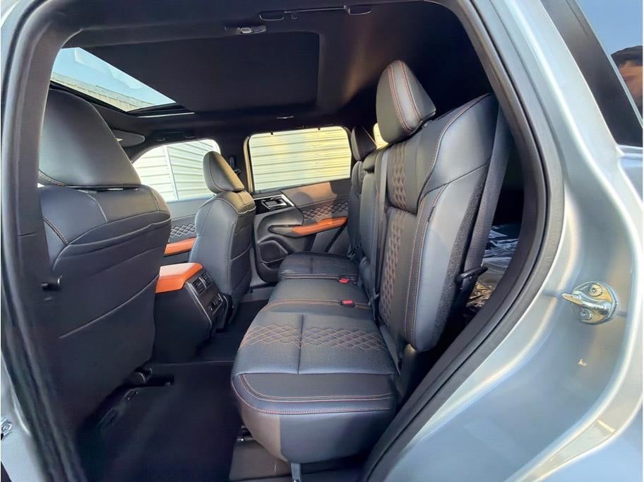 2025 Mitsubishi Outlander PHEV SEL Premium Package