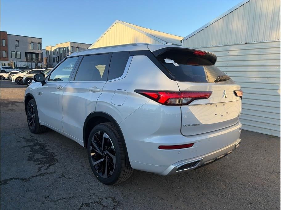 2025 Mitsubishi Outlander PHEV SEL