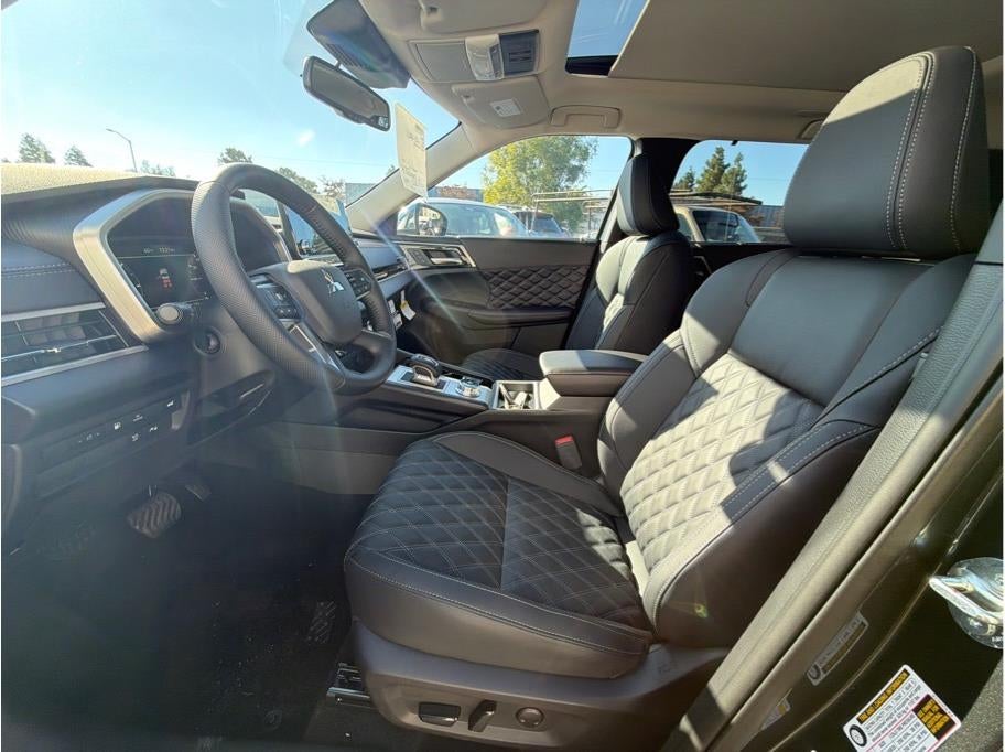 2025 Mitsubishi Outlander PHEV SEL