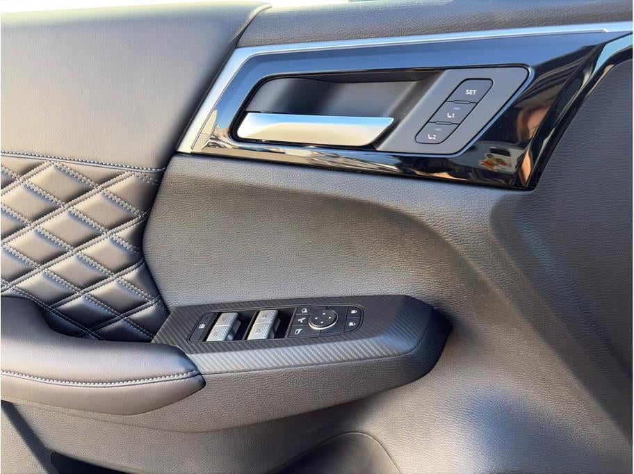 2025 Mitsubishi Outlander PHEV SEL